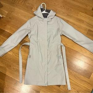 Patagonia rain jacket with belt - small, gray